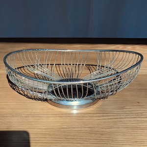 Unique Vintage Silverplate Wire Basket, Curved Design, Oval Bread/Fruit Bowl, Made in Hong Kong, Mid-Century Modern Table Decor
