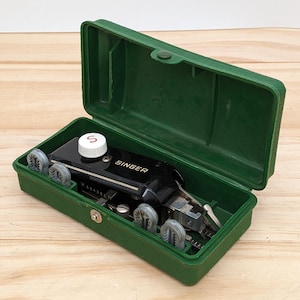 Vintage Singer Buttonholer Attachment 1948 Green Case 4 Templates For Sewing Machine Working