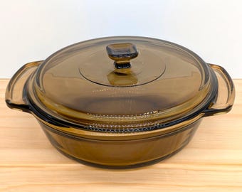 Cazuela de vidrio ámbar Anchor Ovenware de 1,5 cuartos de galón con tapa, estilo vintage de los años 80 - EE. UU.