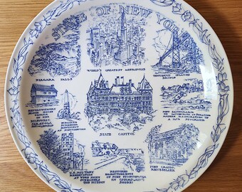 Plato de recuerdo vintage de mediados de siglo de Vernon Kilns, Estado de Nueva York, azul, 10.5"