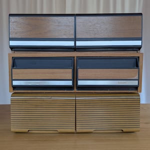 Gabinetes de almacenamiento de VHS con imitación de madera vintage: capacidad para 18 o 24 cintas - Organizadores retro de Videostak y sin marca - Elija el estilo