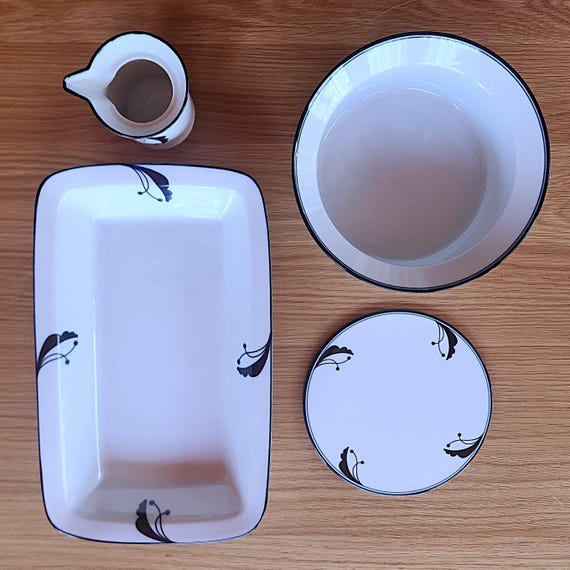 DANSK FLORA 青い花模様 プレート 2枚セット　33センチ Vintage Dansk Flora Bayberry Dinnerware – Blue Floral Porcelain
