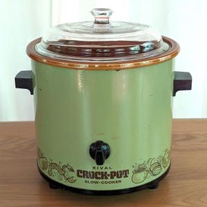 Olla de cocción lenta Rival Crock-Pot vintage de los años 70, modelo 3100/2, 3,5 cuartos de galón, color verde aguacate, probada.