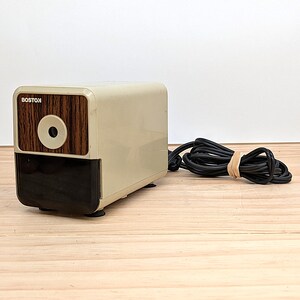 Sacapuntas eléctrico Boston modelo 18 vintage de los años 90, totalmente reacondicionado, con engranajes impresos en 3D, limpio y engrasado, resistente y probado.