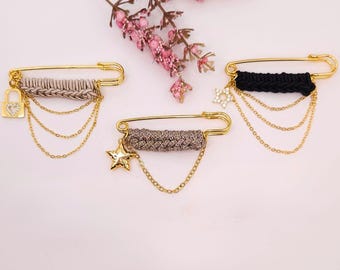Lyxig säkerhetsnålsbrosch med kedja • Glitterstickad berlocknål • Förgylld jacka/mössa/väska-accessoar, stor säkerhetsnål