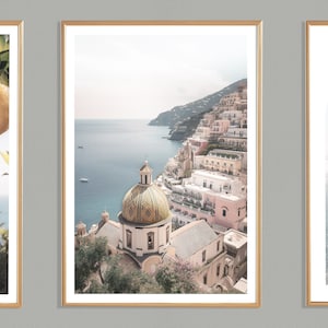 Amalfiküste Poster (P), Amalfi Poster, Amalfiküste Poster, Mittelmeerküste, Meerblick, Italienische Landschaft, atemberaubende Aussicht, Kapellenkuppel