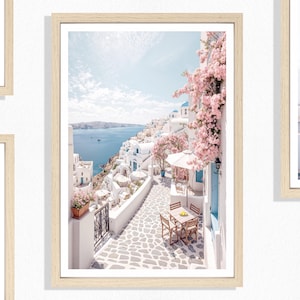 Lámina de calle de Santorini (P), póster griego, imagen de la costa de Santorini, decoración griega, arquitectura blanca, tejados azules, flores rosas, Grecia