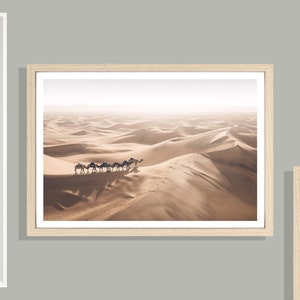 Impresión de camellos del desierto (L), cartel del desierto, arte de la pared del camello, paisaje del desierto, arena, estilo marroquí, Marruecos, impresión de arena dorada, decoración del camello