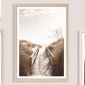 Strandbrücke-Druck (P), Promenade, Dünen, Vögel, Ufer, Küstenposter, Sommerstrand, Sonne, Meer, Sand, Naturtöne, Stranddrucke, Ruhe