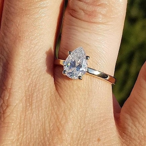 2CT Pear Cut Moissanite Engagement Ring, 14k Gold Wedding ring Solid Gold Lab Grown Diamond Wedding Ring Bridal Ring Anniversary Gifts