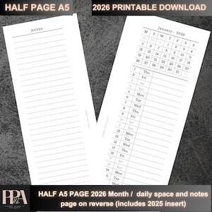 Puede incluir: Dos páginas blancas de planificador A5. Una página tiene notas con líneas, la otra tiene un calendario de enero de 2026. La parte superior de las páginas dice "HALF PAGE A5" y "2026 PRINTABLE DOWNLOAD". La parte inferior de las páginas dice "HALF A5 PAGE 2026 Month / daily space and notes page on reverse (includes 2025 insert)".