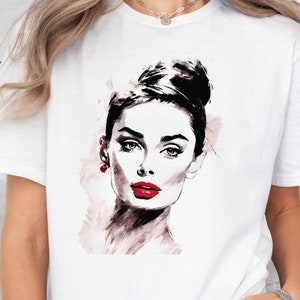 Entdecke den femininen Streetstyle mit unserem Damen Audrey Fashion Shirt! Slow Fashion, feministischer Aufdruck. Stilvoll und aussagekräftig. Größentabelle beachten.