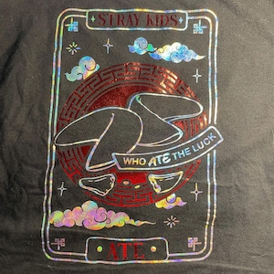 Stray Kids que comieron la camiseta de la carta del tarot de la suerte