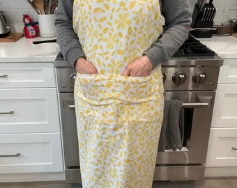 2 in 1 Apron, Sourdough Baker Apron, Reversible apron with pockets, Vintage Fabric, Sustainable, Handmade in Canada #Sunshine Flower