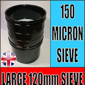 Może przedstawiać: Czarne plastikowe sito o średnicy 120 mm z siatką o rozmiarze 150 mikronów. Sito jest przeznaczone do filtrowania cieczy i zostało wyprodukowane w Wielkiej Brytanii.