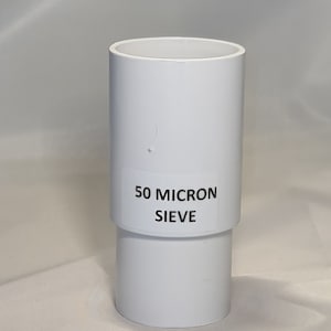 Puede incluir: Tamiz de plástico blanco de 50 micras.