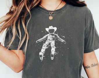 Cowboy Astronaut Gift Shirt For Her, Western Graphic T Shirt For Women, Oversized Graphic Tee, Country Concert Tshirt, Celestial Country Tee