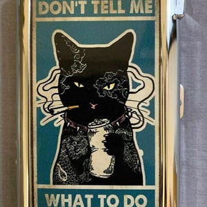 Premium Doppelseitig Wütende Katze Sagen Sie mir nicht, was Do Zigarettenetui mit eingebautem Butanfeuerzeug ist