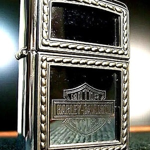 Rare 2004 Harley Davidson Mirrored Rope Border Bar & Shield Zippo Lighter