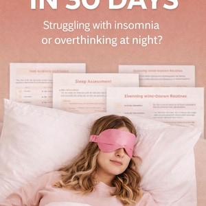 Peut inclure: Image promotionnelle pour un programme de sommeil. Le texte dit "RÉPAREZ VOTRE SOMMEIL EN 30 JOURS." Une femme portant un masque de sommeil rose est au lit. L'image comprend du texte sur les routines du coucher, les trackers de sommeil et un système éprouvé.