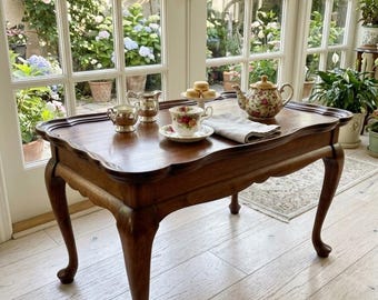 Vintage Queen Anne Butler's Tray Table – Scalloped Top, Dual Candle Slides