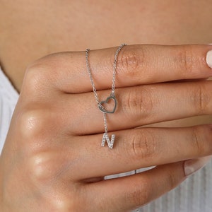 Collar con inicial en un corazón - Chapado en oro de 14 quilates - Regalo diario de joyería - Plata de ley de 925 quilates - Regalo para novia - Colgante con letra - Lindo regalo