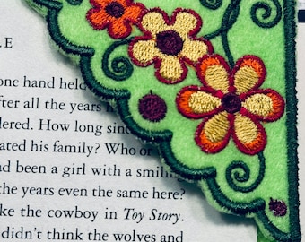 Embroidered Felt Corner Bookmark: Floral Design