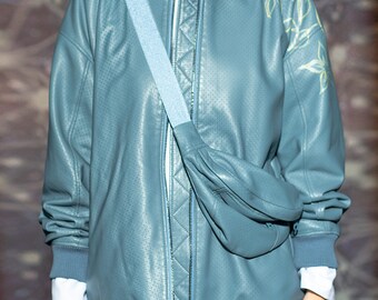 Chaqueta bomber de cuero azul, Chaqueta larga oversize de cuero italiano premium para mujer con bolso bandolera / Ropa de moda de cuero genuino para mujer