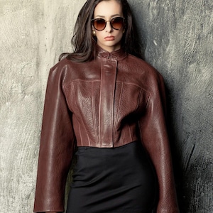 Chaqueta de cuero corta, chaqueta corta de cuero genuino, chaqueta marrón estilo años 90 / Ropa de moda de cuero premium para mujer