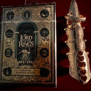 Set da 3 Anelli del Potere del Signore degli Anelli in oro 24 carati e Dito di Sauron del 2003 e carte oro .999