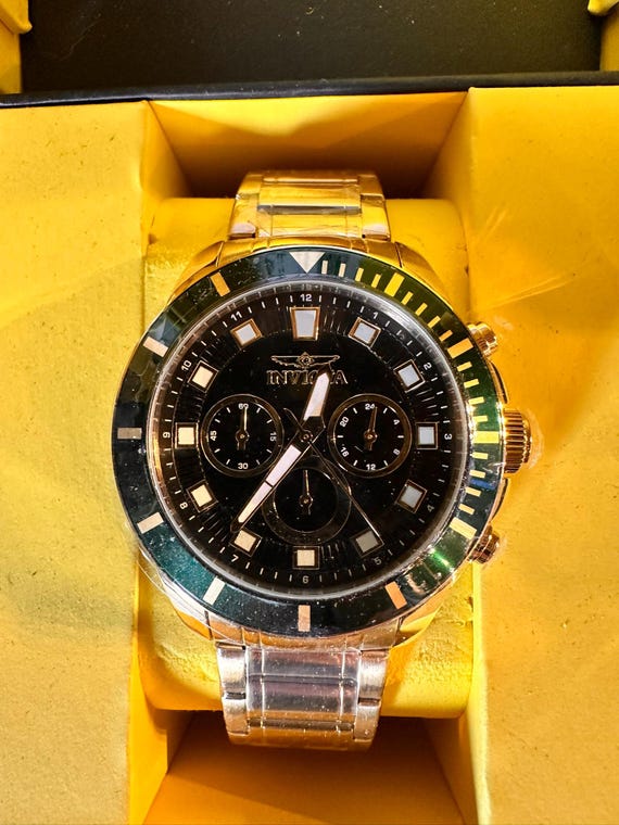 24K Gold Invicta Men display picture 3