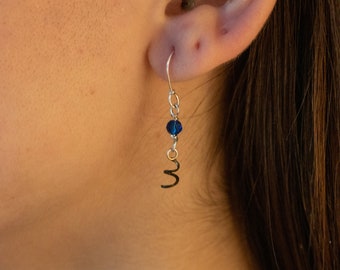 Rustikale Rasiermesser-Ohrringe: Blaues Glas, Sterlingsilber, handgemacht