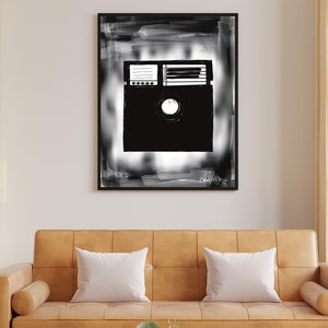 Puede incluir: Ilustración en blanco y negro de un disquete sobre un fondo blanco. La ilustración está enmarcada en un marco negro. El texto "@ddoyle.org" está en la esquina inferior derecha de la imagen.