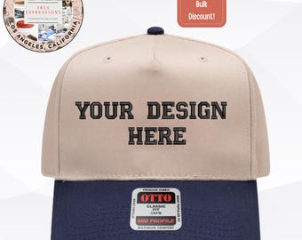Individuell bestickter Hut | OTTO 5 Panel Two Tone Kappe | Personalisiertes Logo-Design | Hergestellt in den USA | Mengenrabatte | Beige und Navy Kopfbedeckung