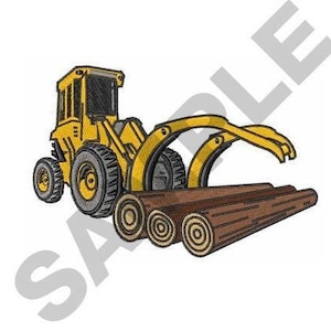 Könnte beinhalten: Ein gelber Lader mit einem Greifer-Anbaugerät hebt einen Stapel brauner Baumstämme an. Der Lader hat eine schwarze Kabine und große Reifen.