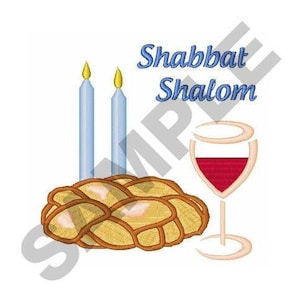 Peut inclure: Un motif brodé représentant un pain challah, deux bougies bleues, un verre de vin rouge et le texte "Shabbat Shalom".