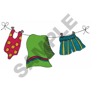 Puede incluir: Un traje de baño rojo con lunares amarillos, una toalla verde y un bañador azul y amarillo a rayas están colgados de un tendedero.