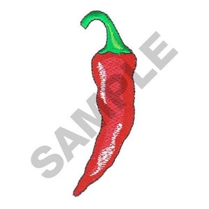 Könnte beinhalten: Eine rote Chilischote mit einem grünen Stiel. Die Chilischote ist gebogen und hat eine spitze Spitze.