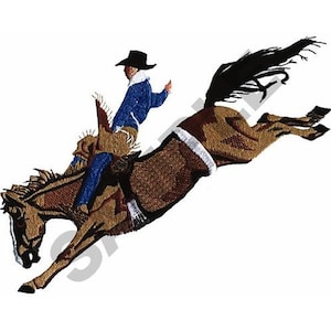 Puede incluir: Un caballo marrón con una crin y cola negras salta mientras un vaquero con una camisa azul y un sombrero marrón monta sobre su lomo.