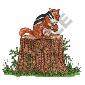 SQUIRREL  ON A STUMP - Machine Embroidery Design