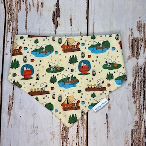 Bandana per animali domestici "Snoopy va al campo estivo"