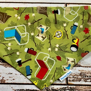 Let’s Go Camping Grünes Hundehalstuch