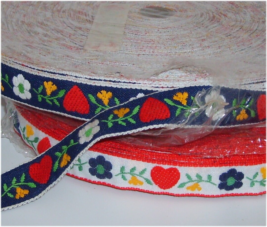 Heavy Cloth Binding With an Amish Country Flair Hearts and Flowers Fabric Edging 3/4 in X 40 Yd