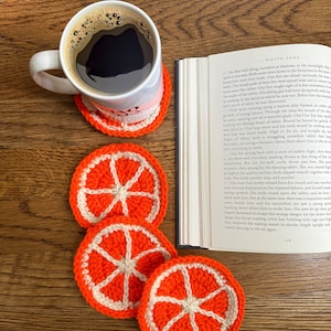Crochet orange coaster. Crochet fruit slide coasters. Citrus slice coaster set. Summer hostess gift. Orange home decor. Citrus kitchen gift.