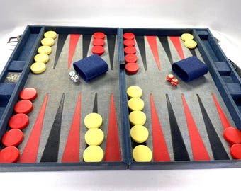 Rara pasta para gamão Aries em denim dos anos 70, desenhada por Baron de Rosnay – Uma verdadeira peça vintage de colecionador da elite mexicana. (Feito no México)