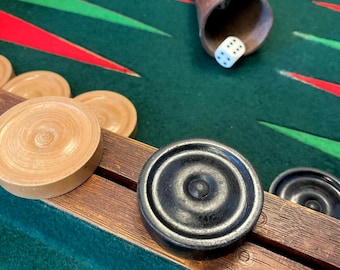 Um lindo jogo de gamão francês antigo feito à mão em carvalho da década de 1920, uma construção robusta em carvalho com feltro de lã feito à mão