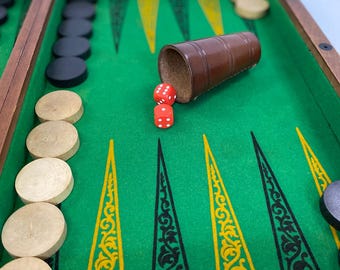 Lindo jogo de gamão e xadrez francês antigo e característico em nogueira do início dos anos 1900