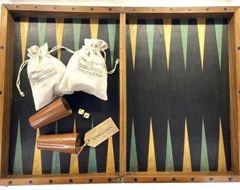 Elegante tabuleiro de gamão com marchetaria de madeira francesa incrustada no final do século XIX e peças de buxo