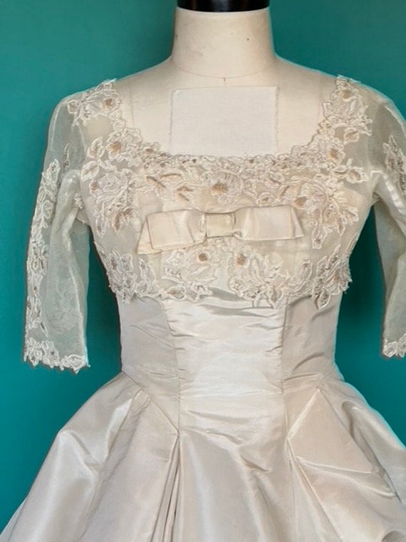 1950s Taffeta White Vintage Wedding Ball Gown Dre… - image 5