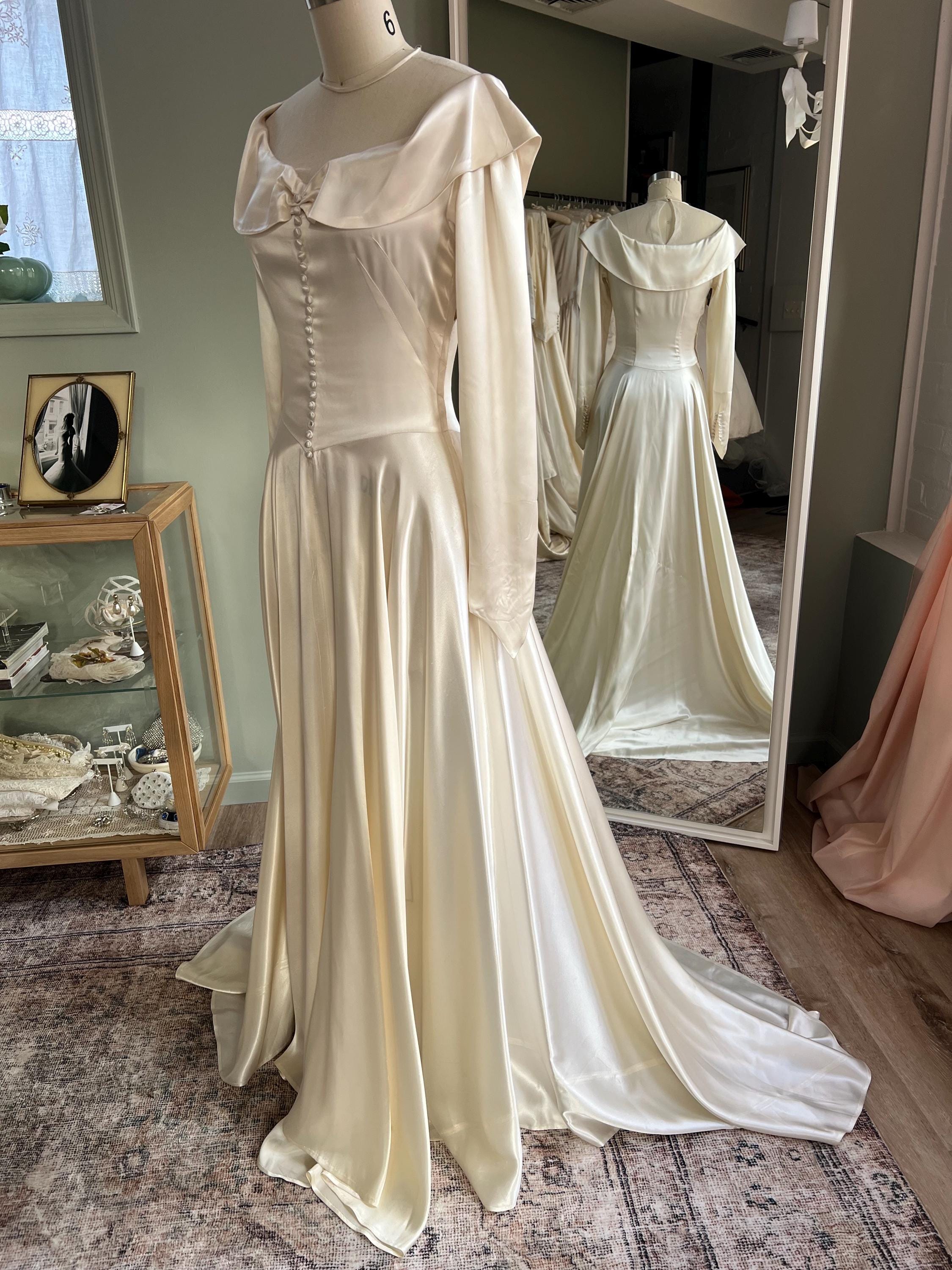 old hollywood wedding dress Dress: Vintage Glamour for Modern Brides Crafted from high Modern Wedding Inspiration with Old